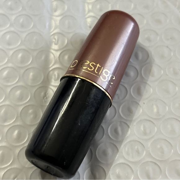 Prestige Cosmetics Lipstick damaged - Picture 8 of 10
